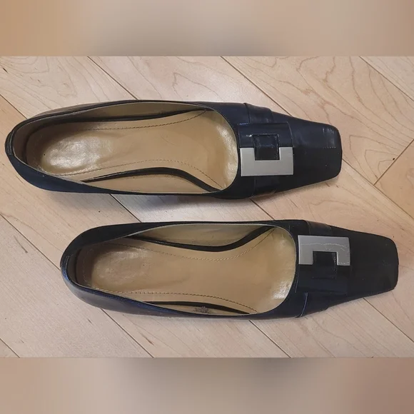 Shoes - Picture 3 of 4